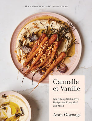 Book cover of 'Cannelle et Vanille' with roasted carrots and a creamy dish on a plate.