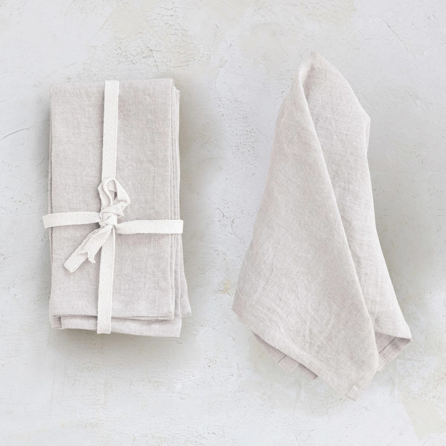 Set of 4 Ivory stonewashed linen napkins. Luxurious texture and feel, elevated kitchen table linens. Home decor. Kitchen linens. Modern kitchen accessories. 